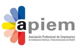 apiem-instalacion-cargador-coche-electrico-en-madrid